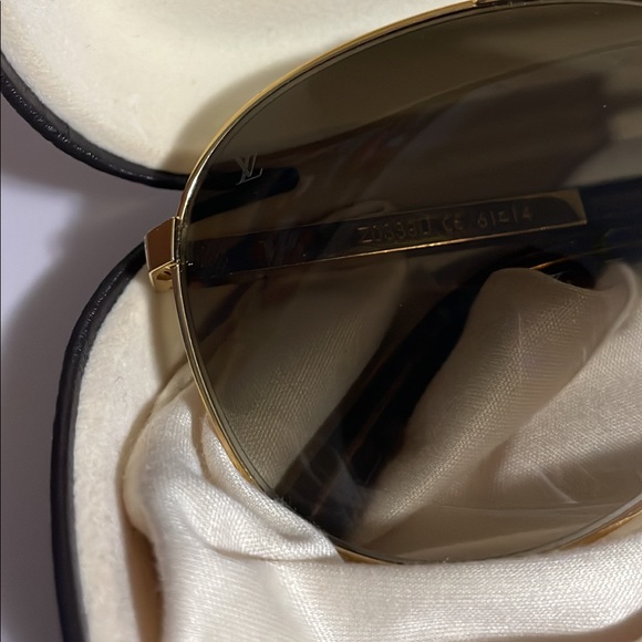 SOLD ON IG @mmbagslux. 🧡Authentic LV ATTITUDE PILOT SUNGLASSES GOLD - Picture 14 of 14